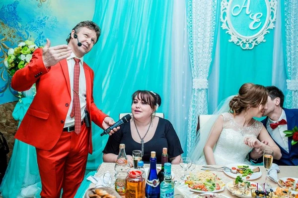 Фото Проведение Торжеств, поющие ведущий с диджеем, баян.