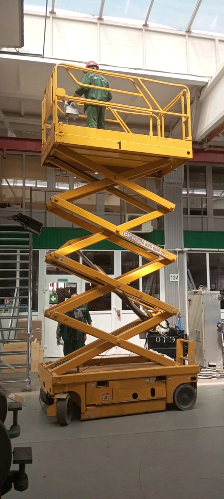 Фото Самоходный подъемник ножничного типа Haulotte Group CISEAUX тип COMPACT 10