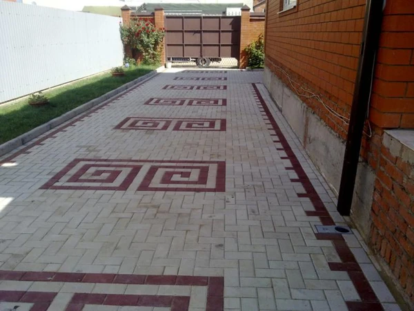 Фото Укладка тротуарной плитки. Асфальтирование