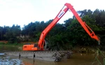 фото Плавающий экскаватор Hitachi ZX200 RIVER