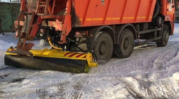 Фото Щетка задняя на МАЗ / Камаз