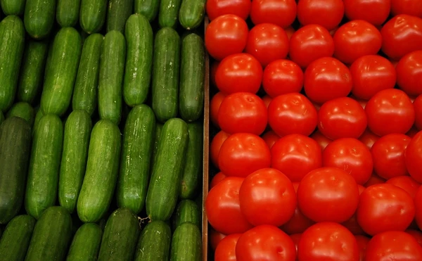 Фото Иранские томаты, огурцы, персики и другие фрукты оптом