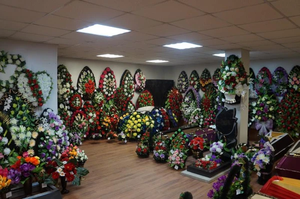 Фото Памятники из гранита. Ритуальные услуги. Оградки.