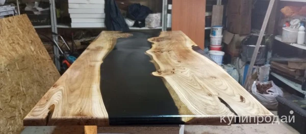 Фото Столы из ценных пород дерева и эпоксидной смолы