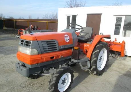 Фото Японский трактор Kubota GL240D