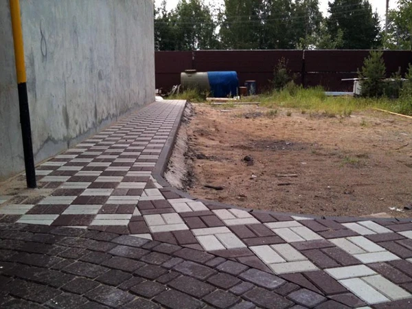 Фото Сделаем отмостку, укладка тротуарной плитки, заборы