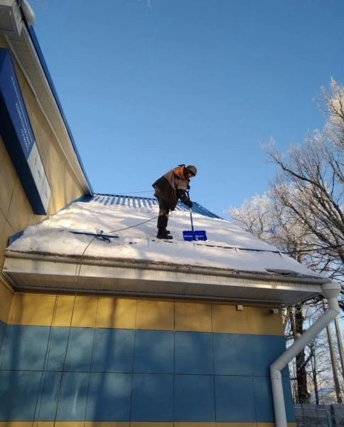 Фото Услуги по очистке крыш от снега и льда