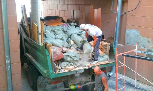 Фото Услуги спецтехники. Вывоз мусора. Камазы.Ломовозы.Газели.