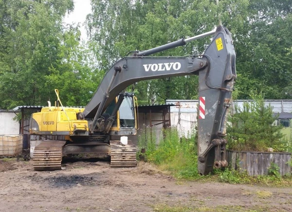 Фото Гусеничный экскаватор Volvo EC290 BLC 2008 года болотник