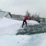 Уборка крыш от снега и наледи