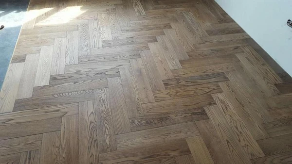 Фото Укладка ламината, линолеума и монтаж плинтусов