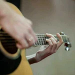 Уроки гитары (perkuyssion fingestyle)