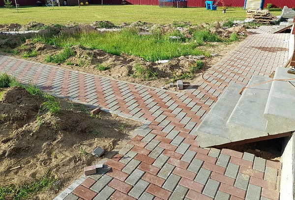 Фото Укладка тротуарной плитки, брусчатки