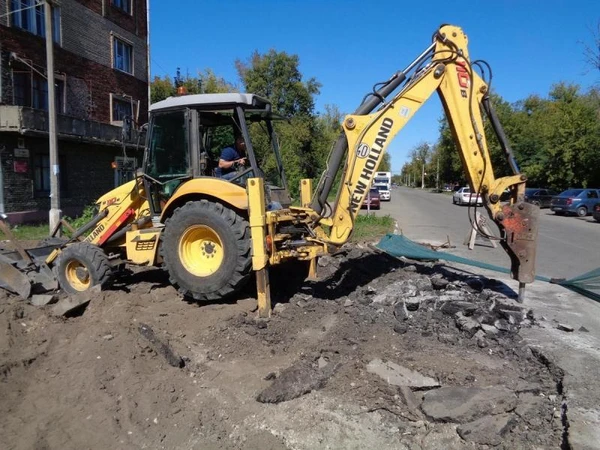 Фото Услуги экскаватора-погрузчика с гидромолотом