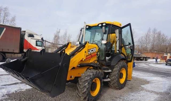 Фото Экскаватор-погрузчик JCB с гидромолотом