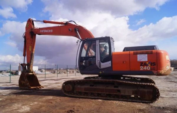 Фото Сдам в аренду гусеничный экскаватор Hitachi ZX240