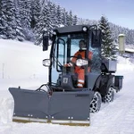 Уборка снега трактором Karcher МIС50