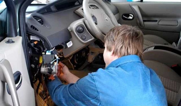 Фото Установка Глонасс и GPS / Установка GPS трекера