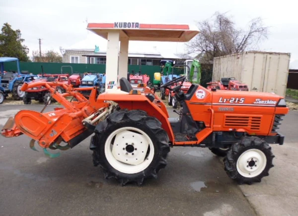 Фото Японский минитрактор Kubota L1-215 D