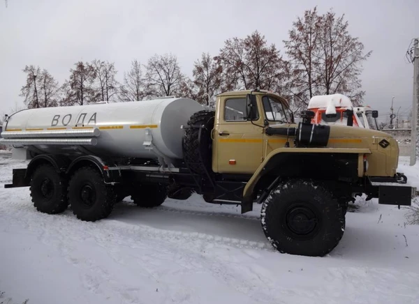 Фото Автоцистерна Урал АЦН-10 для воды для Севера