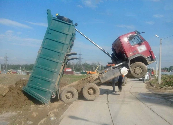 Фото Отсыпаем площадки, засыпаем лужи