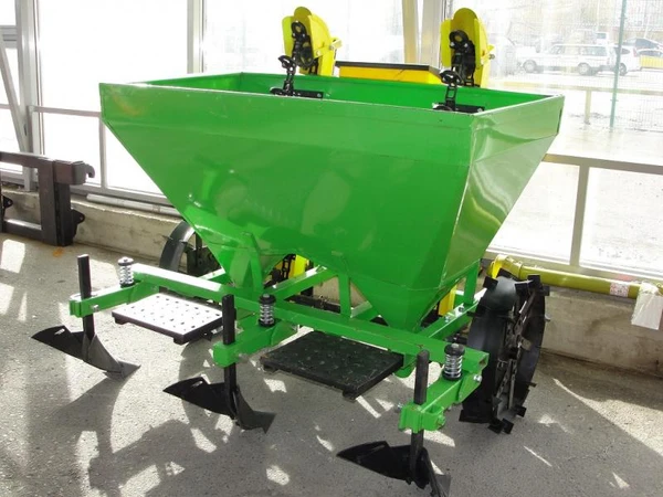 Фото Картофелесажалка двухрядная СКН-300/2 с увеличенным бункером D-pol