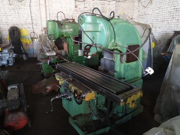 Фото Вертикальный консольно-фрезерный станок 6М12П