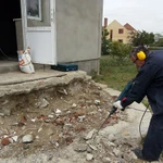 Фото №4 Демонтаж отбойным молотком. Слом строений. Отверстия