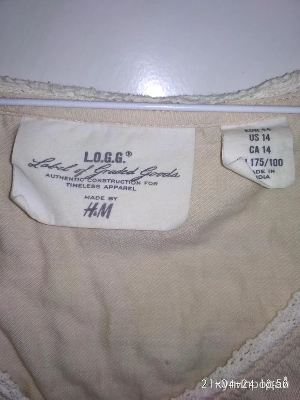 Фото Брендовая блузка H&M с длинными рукавами и открытыми плечами