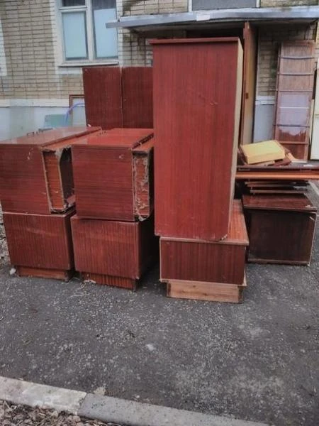 Фото Вывоз старой мебели (демонтаж-разборка-утилизация)