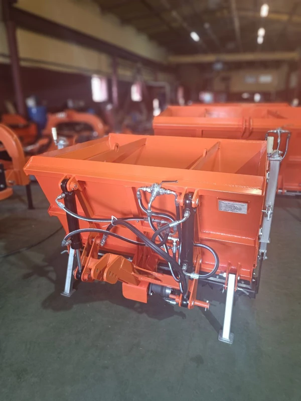 Фото Вибрационный разбрасыватель реагентов с самозагрузкой