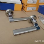Фото №3 Продам дверные ручки “Adro (цам) белый никель/хром”