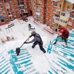 Фото №2 Уборка снега с крыш, альпинист