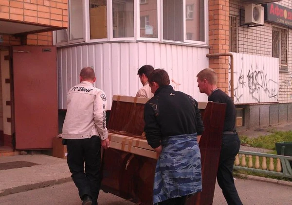 Фото Грузчики