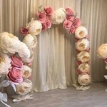 Свадебная арка и ростовые цветы