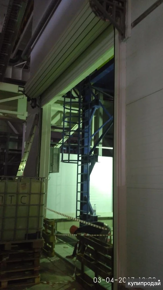 Фото Секционные подьемные рулонные ворота