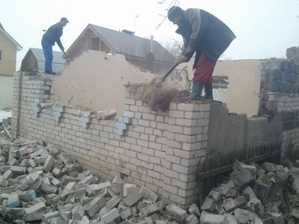 Фото Демонтаж домов строение бань.