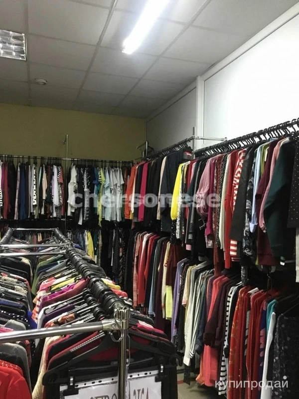 Фото Продается хорошее помещение с отдельным входом на первом этаже торгового центра