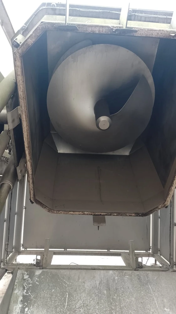 Фото миксер для пастообразных продуктов с поворотной чашей на раме