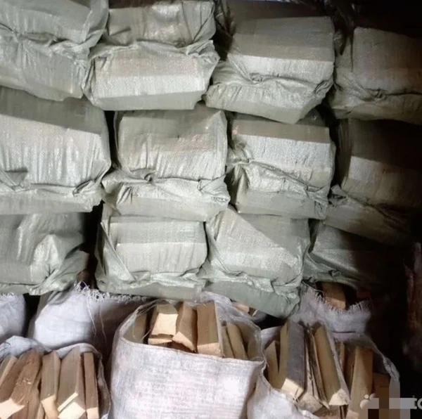 Фото Дрова колотые в мешках по 30-35 см