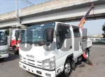 фото Isuzu Elf двухкабинник с манипулятором