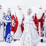 Дед Мороз и Снегурочка в театральных костюмах
