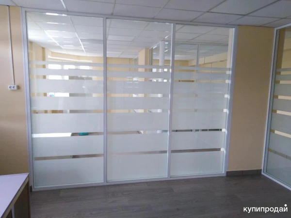 Фото Тонирование перегородок в офисе