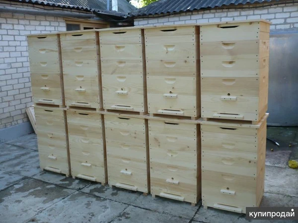 Фото Новые деревянные ульи и рамки для пчёл.