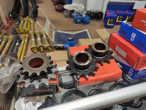 Звездочка 2-х рядная шлицевая 4032810835 Z-13