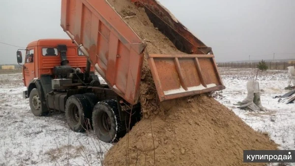 Фото Доставка песка строительного и речного.