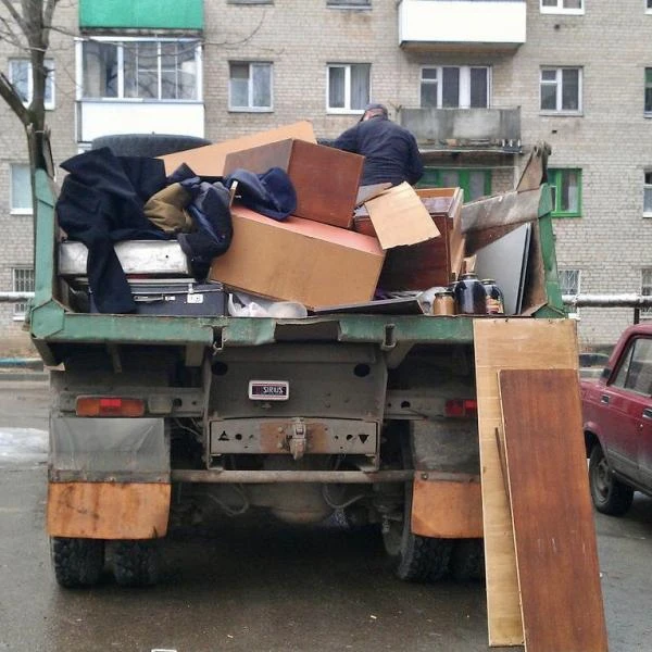 Фото Вывоз старой мебели 