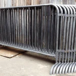 Фото №4 Переносные металлические дорожные ограждения, фан-барьеры