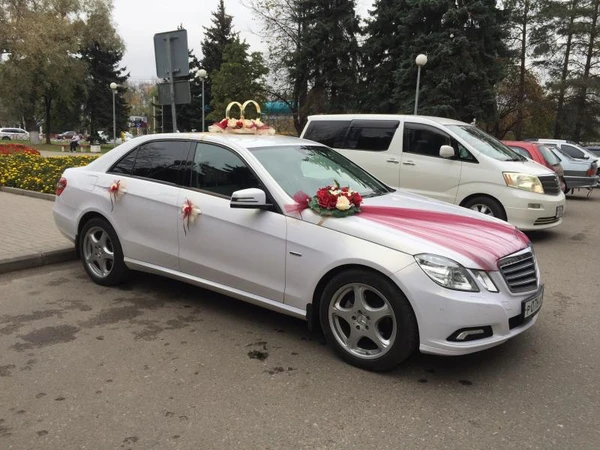 Фото Выписка с роддома на Мерседес