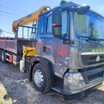 фото Грузовик бортовой HOWO ZZ5257JSQN584GE1 колесной формулы 6х4 с КМУ XCMG SQS300: